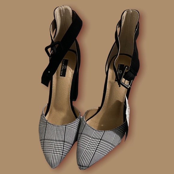 Heels - Picture 1 of 3